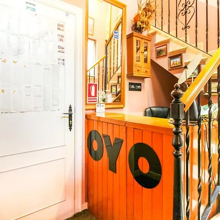 Oyo El Gato Guest house Segovia